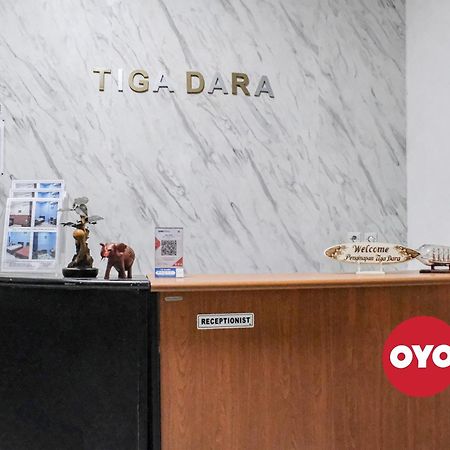 Oyo 93117 Penginapan Tiga Dara Jayapura Exterior photo
