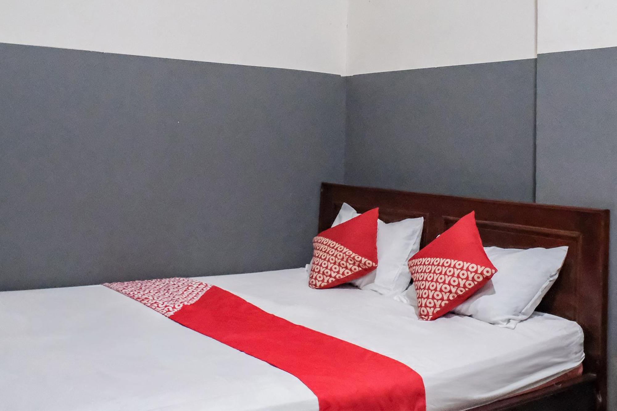 Oyo 93117 Penginapan Tiga Dara Jayapura Exterior photo