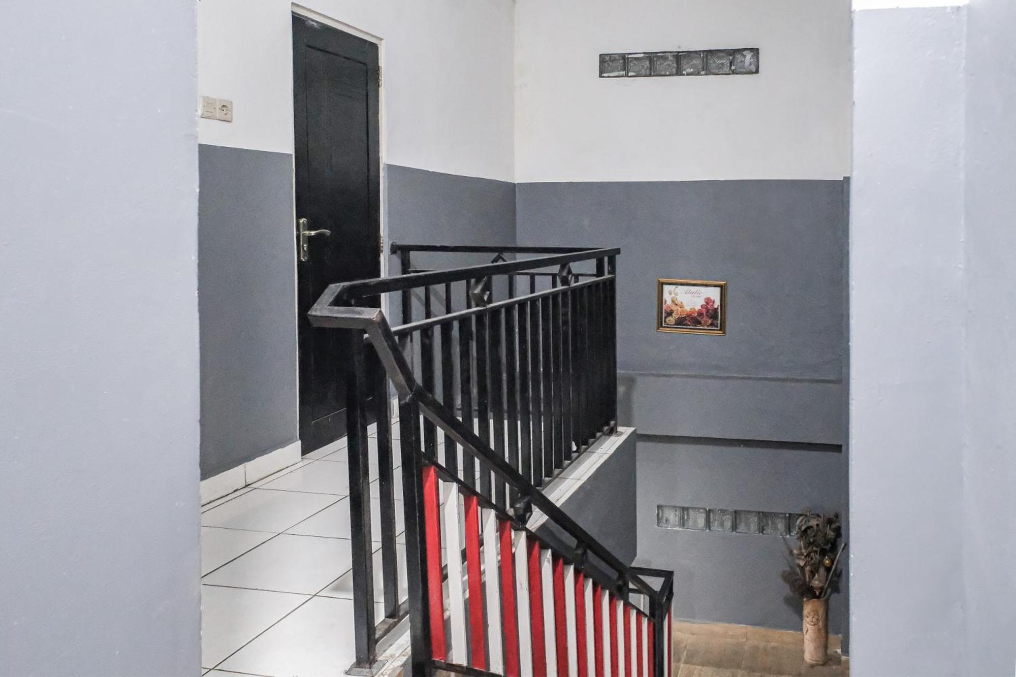 Oyo 93117 Penginapan Tiga Dara Jayapura Exterior photo