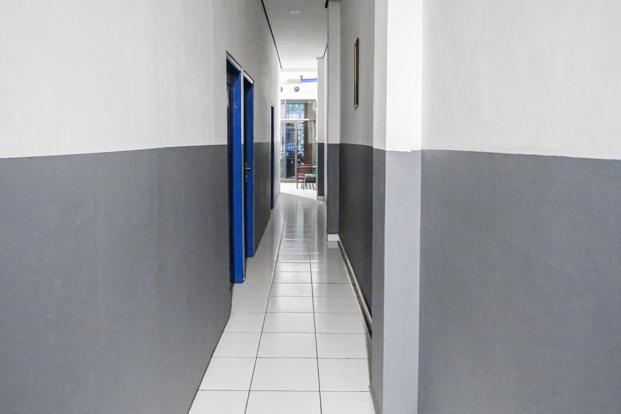 Oyo 93117 Penginapan Tiga Dara Jayapura Exterior photo